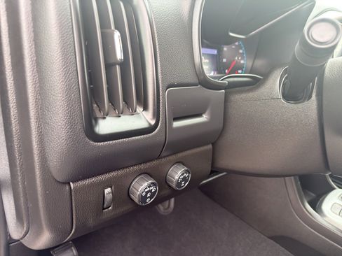 Used 2020 Chevrolet Colorado LT w/ Luxury Package image 16