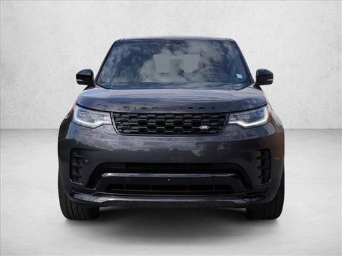 Certified 2024 Land Rover Discovery Dynamic SE image 3