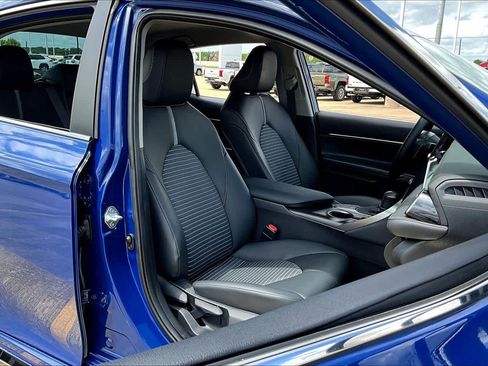 Used 2024 Toyota Camry SE image 9