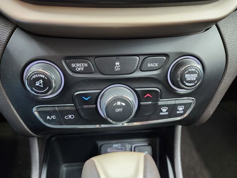 Used 2014 Jeep Cherokee Latitude FWD image 14