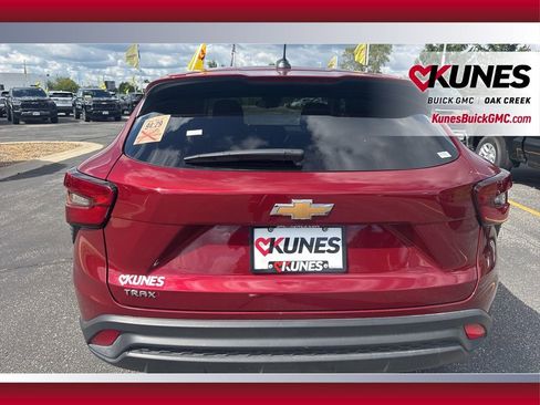 Used 2025 Chevrolet Trax LS image 9