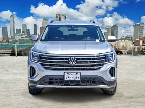 Certified 2026 Volkswagen Atlas SE FWD image 2