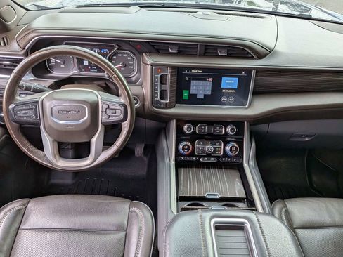 Used 2021 GMC Yukon XL Denali w/ Denali Premium Package image 15