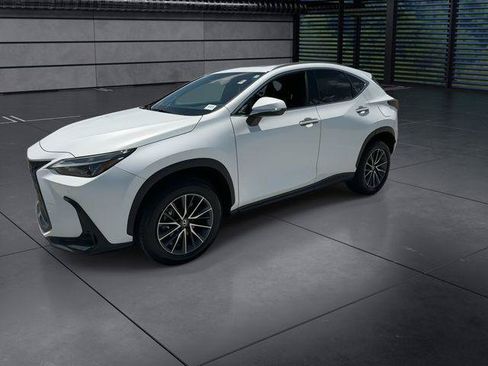 Certified 2025 Lexus NX 250 FWD w/ Towing Package (2000 Lbs) image 4