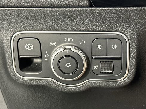 Used 2025 Mercedes-Benz GLA 250 image 18