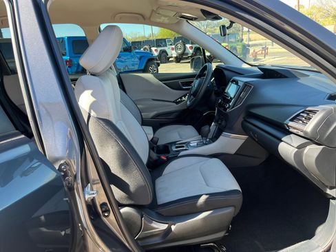 Used 2023 Subaru Forester BASE image 19