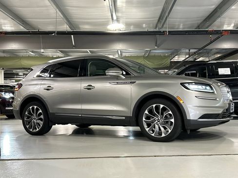 Used 2023 Lincoln Nautilus Reserve AWD/4WD image 2