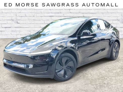 Used 2026 Tesla Model Y 2WD image 1