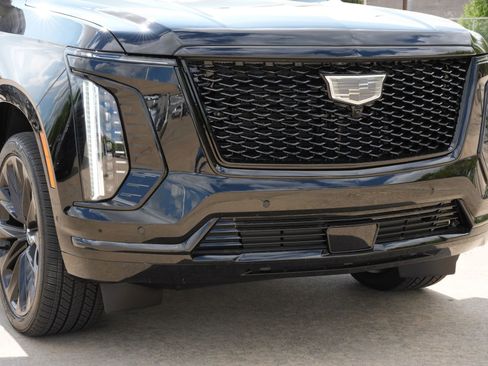 New 2026 Cadillac Escalade Platinum Sport w/ LPO, ONYX Package image 30