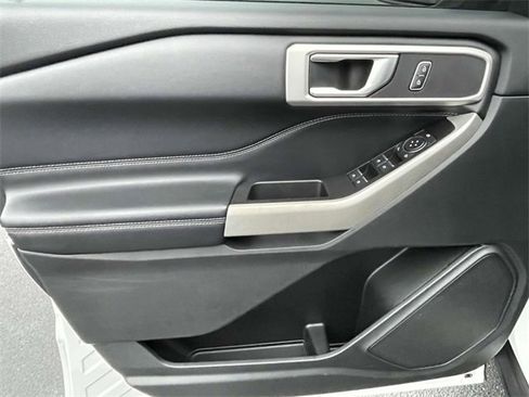 Used 2021 Ford Explorer XLT w/ Equipment Group 202A image 15