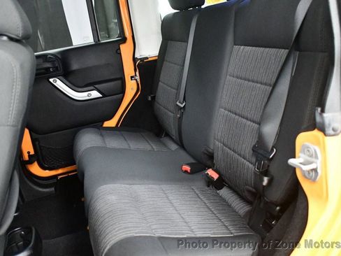 Used 2012 Jeep Wrangler Unlimited Sahara image 21
