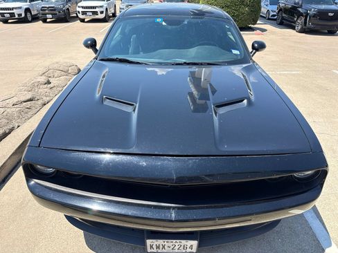Used 2016 Dodge Challenger SXT w/ Blacktop Package RWD image 2