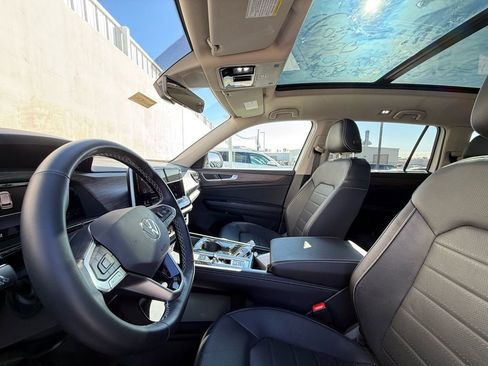 Certified 2025 Volkswagen Atlas SEL AWD/4WD image 9