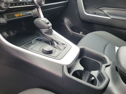 Used 2020 Toyota RAV4 LE image 29