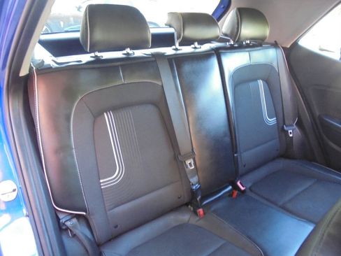 Used 2024 Hyundai Venue Limited FWD image 11