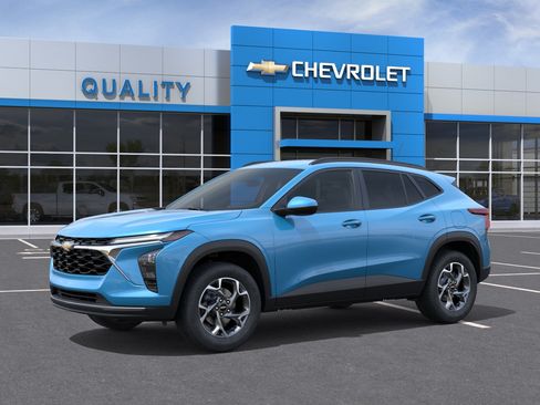 New 2026 Chevrolet Trax LT w/ Driver Confidence Package FWD image 2