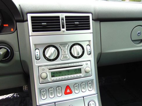 Used 2005 Chrysler Crossfire Limited RWD image 17