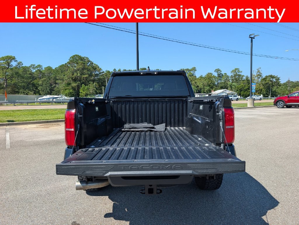 Used 2025 Toyota Tacoma SR5 AWD/4WD image 8