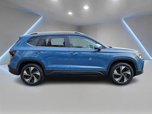New 2026 Volkswagen Taos SE image 4