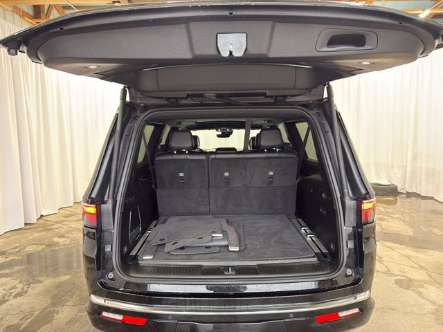 Used 2025 Jeep Wagoneer L Series III w/ Premium Group I AWD/4WD image 25