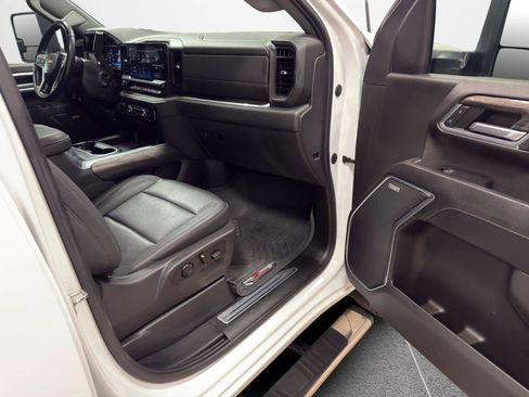 Used 2024 Chevrolet Silverado 2500 LTZ w/ LTZ Plus Package image 28