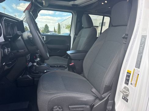 Used 2024 Jeep Gladiator Sport AWD/4WD image 14