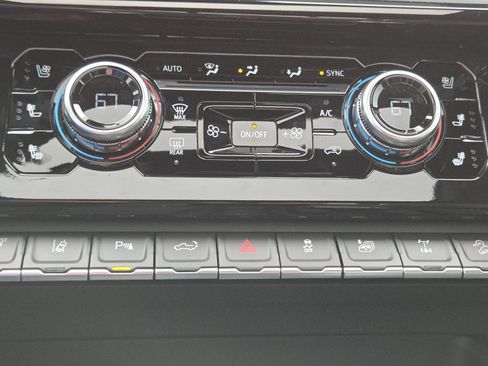 New 2026 GMC Sierra 2500 AT4X w/ AT4X AEV Edition image 39