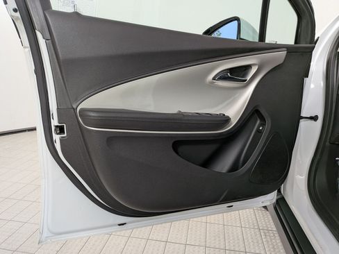 Used 2014 Chevrolet Volt FWD image 14