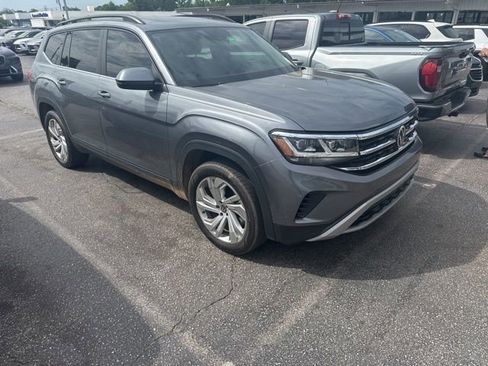 Used 2023 Volkswagen Atlas SE w/ Panoramic Sunroof Package FWD image 2
