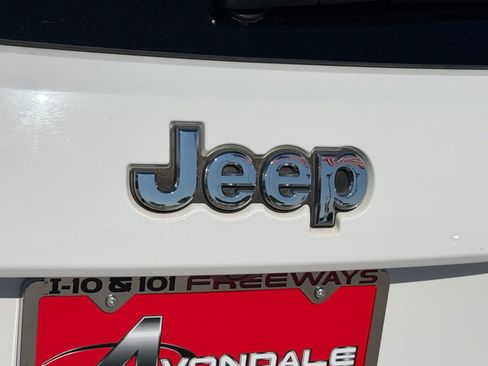 Used 2018 Jeep Grand Cherokee Laredo AWD/4WD image 29