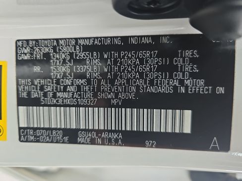 Used 2013 Toyota Highlander SE FWD image 38