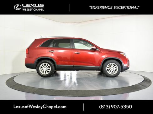 Used 2015 Kia Sorento LX image 4