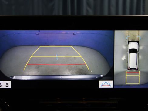 Used 2021 Toyota Highlander Limited image 17