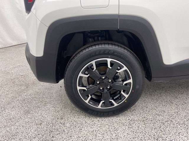 Used 2023 Jeep Renegade Latitude AWD/4WD image 8