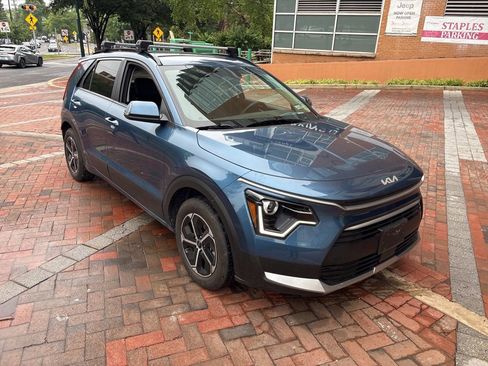 Certified 2024 Kia Niro EX FWD image 1