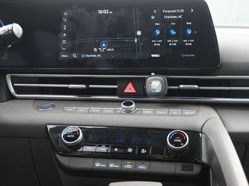 Used 2024 Hyundai Elantra SEL FWD image 12