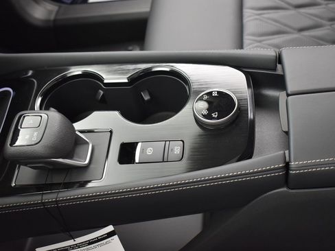 Used 2025 Nissan Rogue Platinum w/ Tech Package image 17