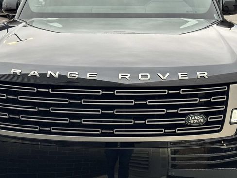 Used 2024 Land Rover Range Rover SE AWD/4WD image 12