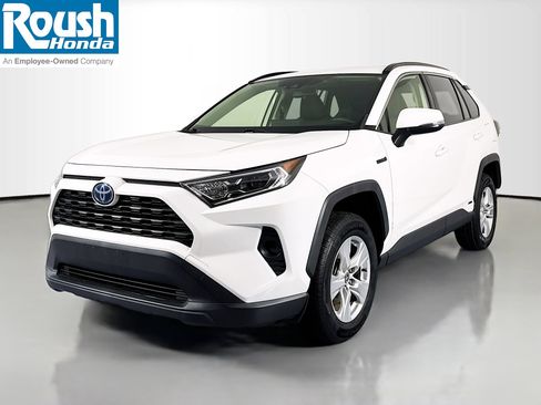 Used 2020 Toyota RAV4 XLE image 1