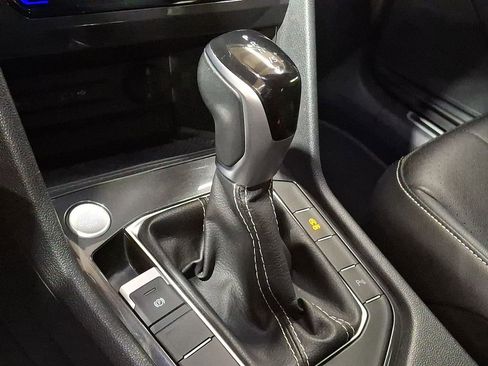 Used 2023 Volkswagen Tiguan SE R-Line image 13