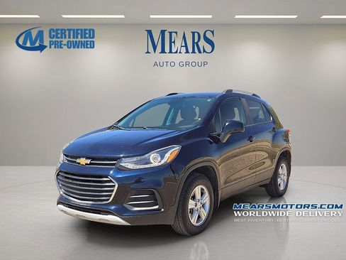 Used 2021 Chevrolet Trax LT w/ LT Convenience Package image 1