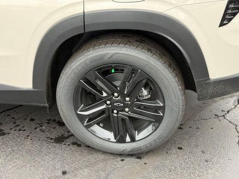 New 2026 Chevrolet Trax ACTIV w/ Sunroof Package FWD image 5