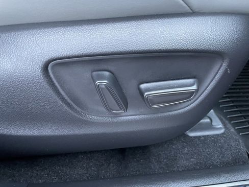 Used 2021 Toyota Venza XLE image 56