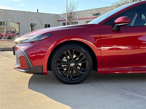 Used 2025 Toyota Camry SE image 5