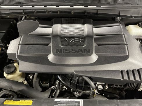 Used 2024 Nissan Titan PRO-4X w/ Pro-4x Convenience Package image 18