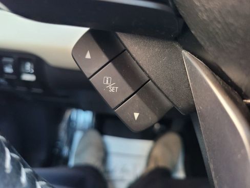 Used 2022 Subaru Ascent Limited w/ Technology Package image 29