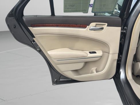 Used 2011 Chrysler 300 C image 29