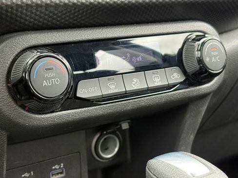 Used 2022 Nissan Kicks SV FWD image 25