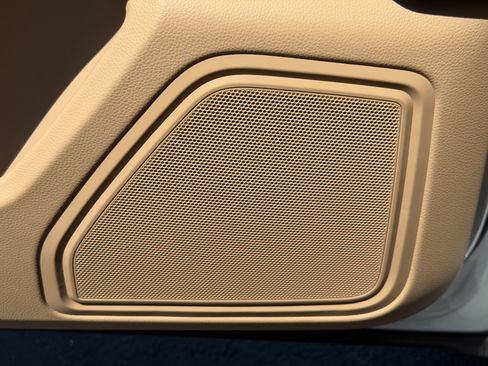 Certified 2017 Porsche Macan AWD/4WD image 22