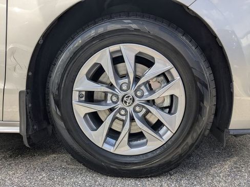 Used 2021 Toyota Sienna XLE w/ XLE Plus Package FWD image 8